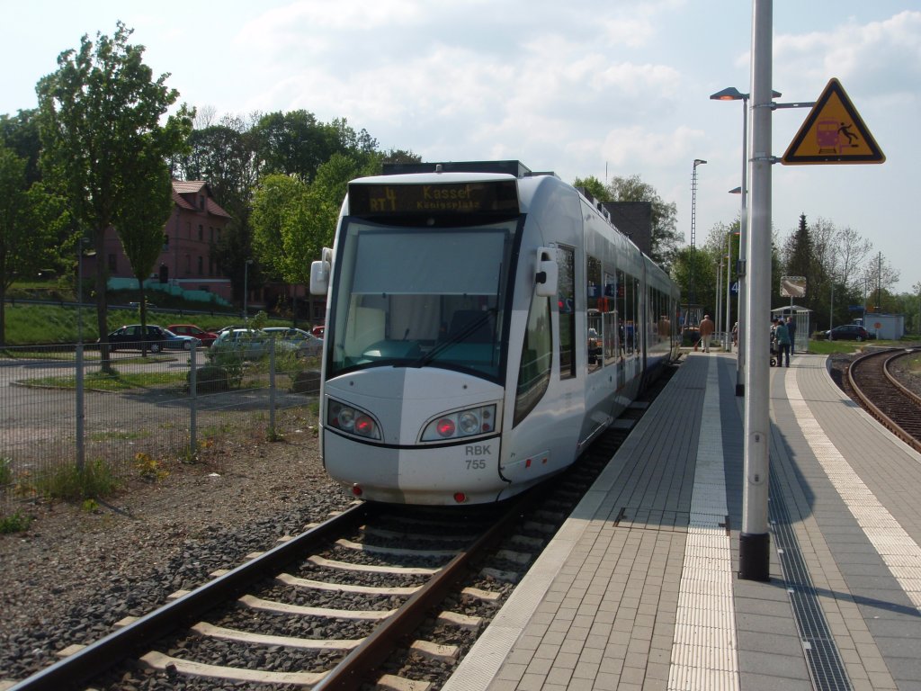 755 der Regionalbahn Kassel als RT 4 aus Kassel Knigsplatz in Wolfhagen. 30.04.2011