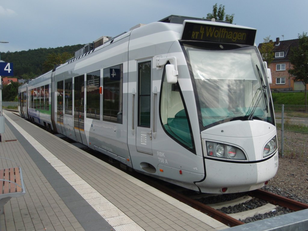 758 der Regionalbahn Kassel als RT 4 nach Kassel-Am Stern in Wolfhagen. 01.08.2009