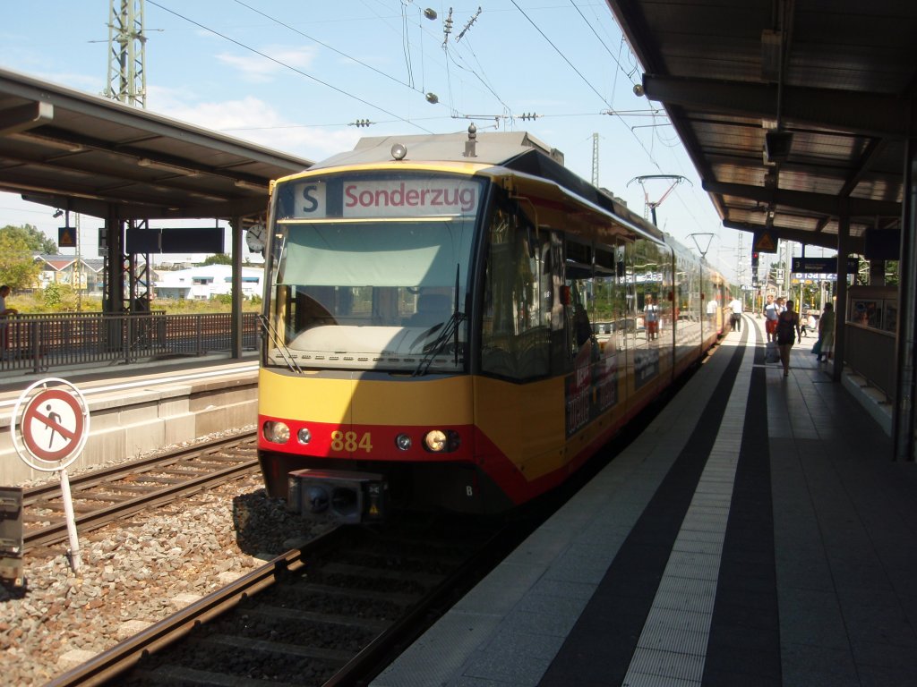 884 der Albtal-Verkehrsgesellschaft als S 32 aus Karlsruhe Hbf in Bruchsal. 15.08.2012
