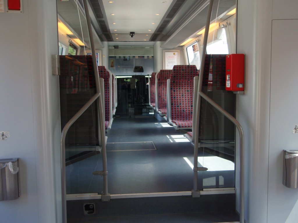 Der Innenraum eines VT 643.2 der RegioBahn. 23.06.2009