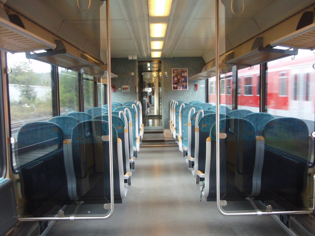 Der Innenraum eines VT 646 der Hessischen Landesbahn. 05.09.2009