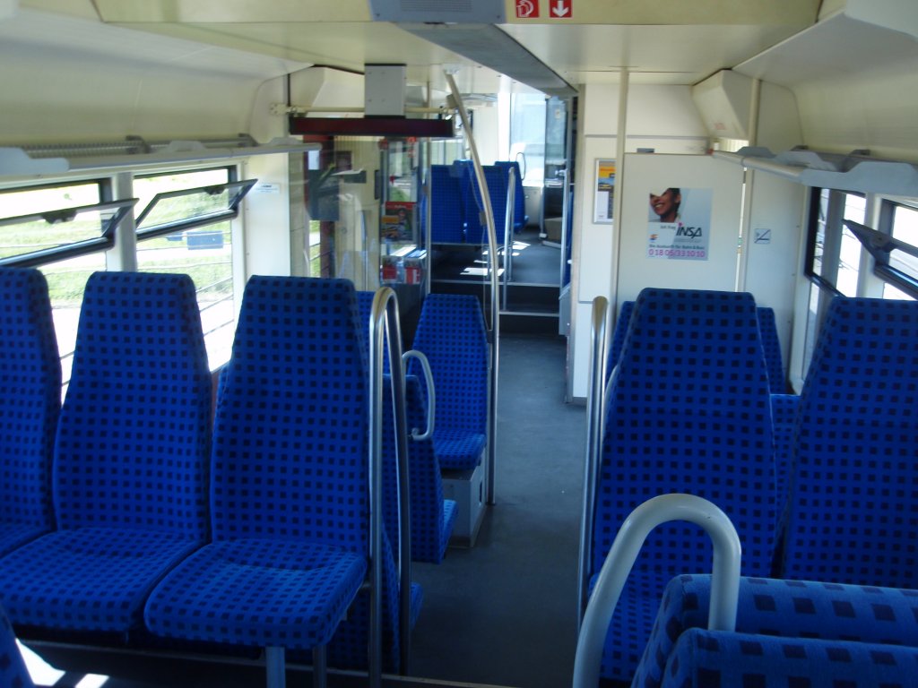 Der Innenraum eines VT 672 der Burgenlandbahn. 05.06.2010
