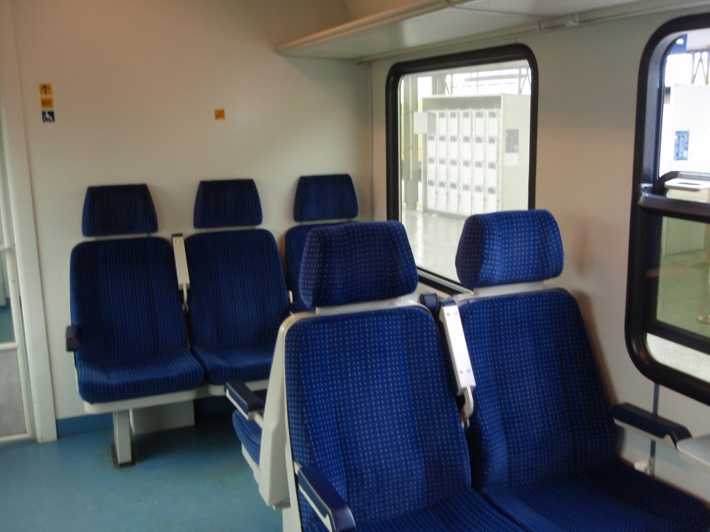 Der Innenraum eines Wittenberger Steuerwagens der Nord-Ostsee-Bahn. 09.08.2009
