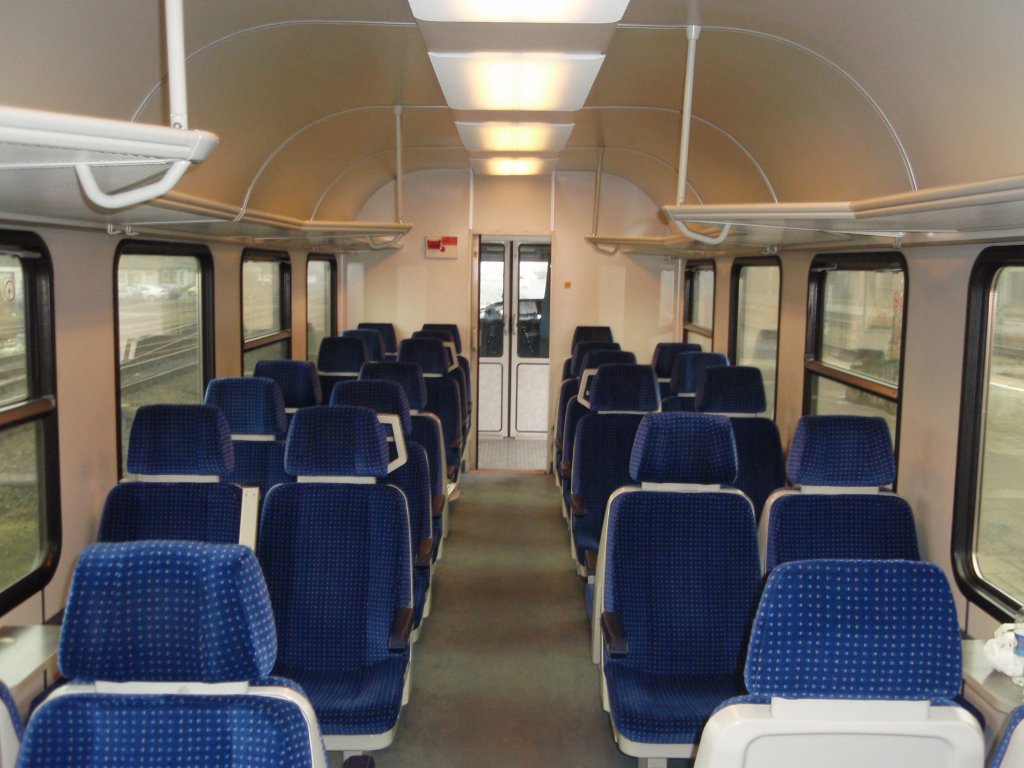 Der Innenraum eines Wittenberger Steuerwagens der Nord-Ostsee-Bahn im RE 13 Ersatzverkehr der eurobahn. 07.02.2010