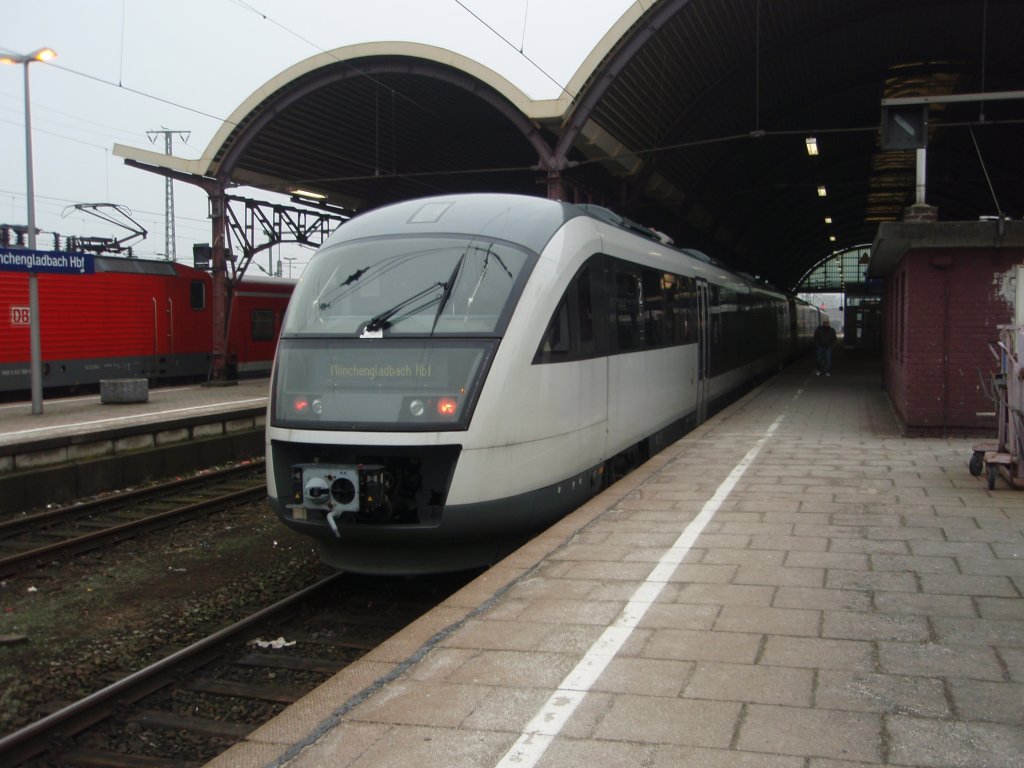 Drei VT 642 als RE 13 Ersatzverkehr der eurobahn aus Hamm (Westf.) in Mnchengladbach Hbf. 07.02.2010