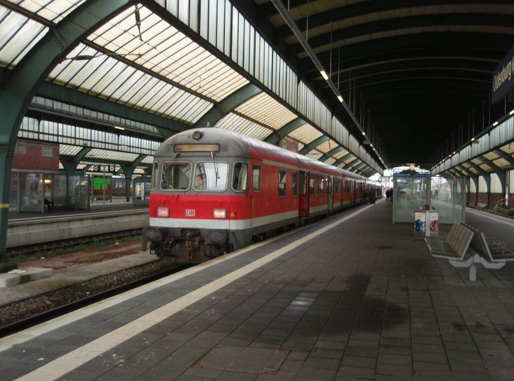Ein Karlsruher Steuerwagen als RB nach Bremen Hbf in Oldenburg (Oldb.) Hbf. 06.11.2010