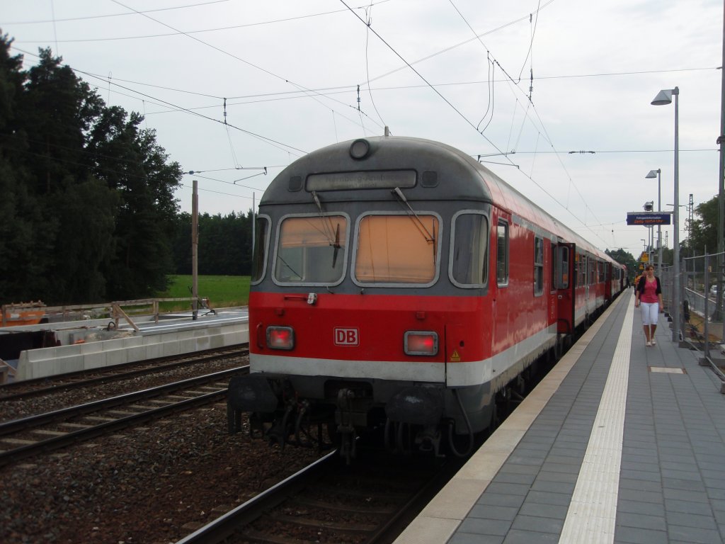 Ein Karlsruher Steuerwagen als S 4 Nrnberg Hbf - Ansbach in Wicklesgreuth. 03.08.2011