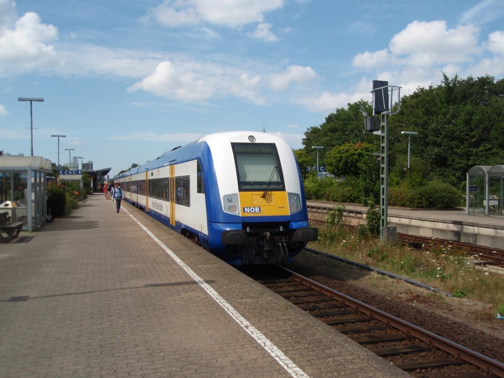 Ein Married-Pair Steuerwagen der Nord-Ostsee-Bahn als NOB Hamburg-Altona - Westerland (Sylt) in Husum. 06.08.2009