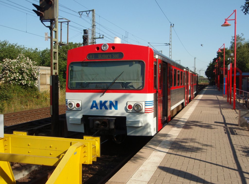 Ein VT 609 der AKN als A 3 nach Ulzburg Sd in Elmshorn. 05.08.2009

