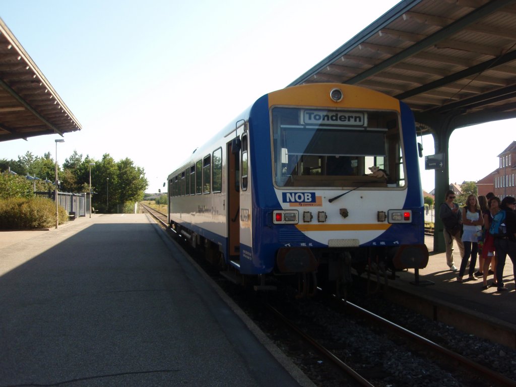 Ein VT 626 der Nord-Ostsee-Bahn als NOB nach Niebll in Tondern. 06.08.2009