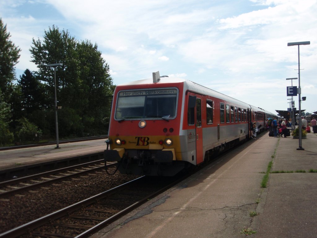 Ein VT 629 der Hessischen Landesbahn als neg aus Dagebll Mole in Niebll. 06.08.2009