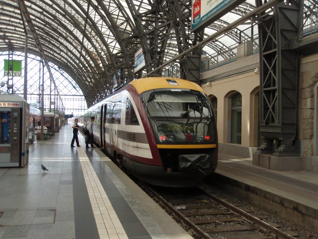 Ein VT 642 der Stdtebahn Sachsen als SB 34 nach Kamenz in Dresden Hbf. 24.06.2011