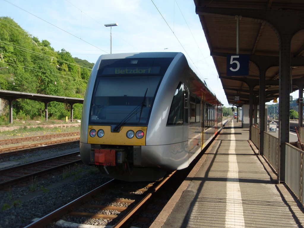 Ein VT 646 der Hellertalbahn als HTB nach Betzdorf (Sieg) in Dillenburg. 07.05.2011