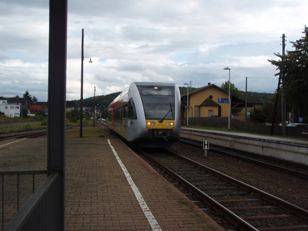 Ein VT 646 der Hessischen Landesbahn als HLB Gelnhausen - Gieen bei der Einfahrt in Glauburg-Stockheim. 05.09.2009