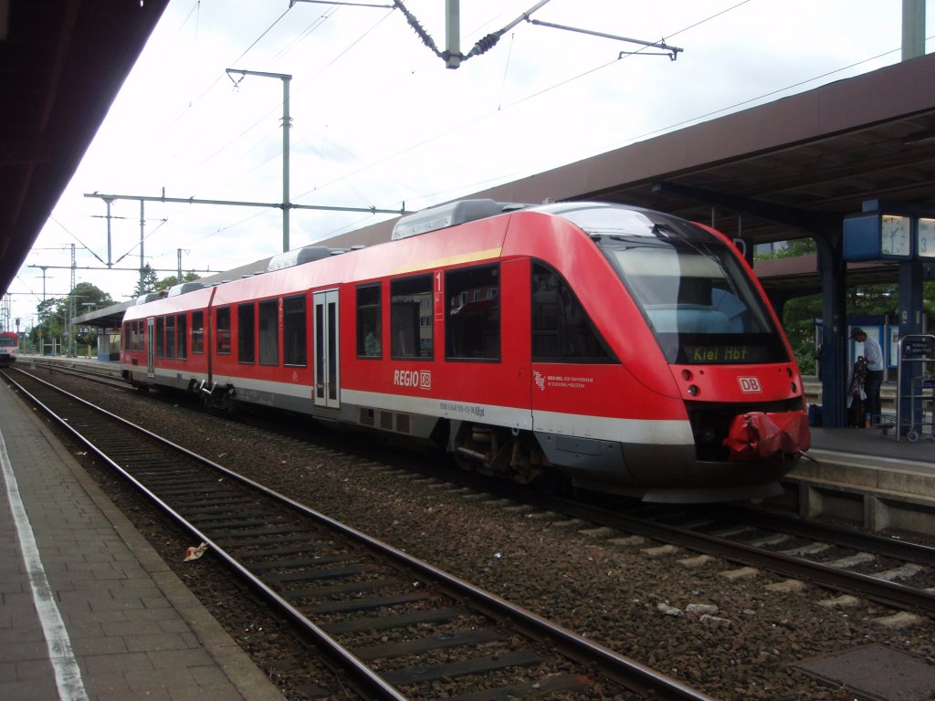 Ein VT 648 als RB nach Kiel Hbf in Neumnster. 12.08.2009