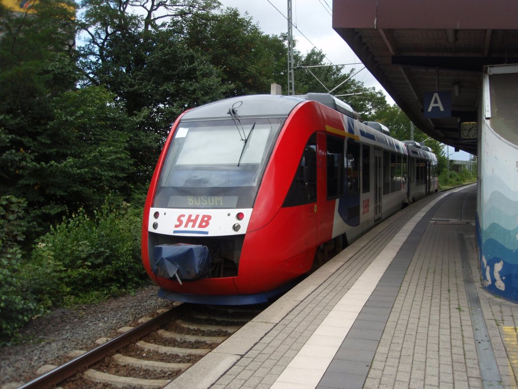 Ein VT 648 der Schleswig-Holstein-Bahn als SHB nach Bsum in Neumnster. 12.08.2009