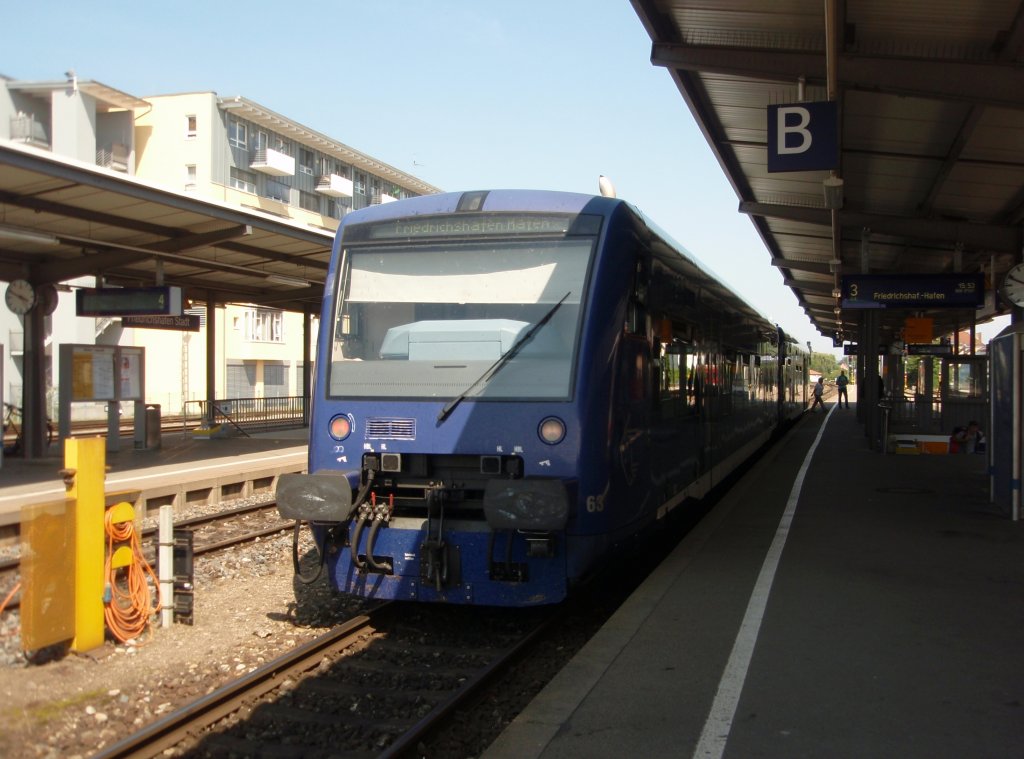 Ein VT 650 der Bodensee Oberschwaben Bahn als BOB Aulendorf - Friedrichshafen Hafen in Friedrichshafen Stadt. 12.07.2011