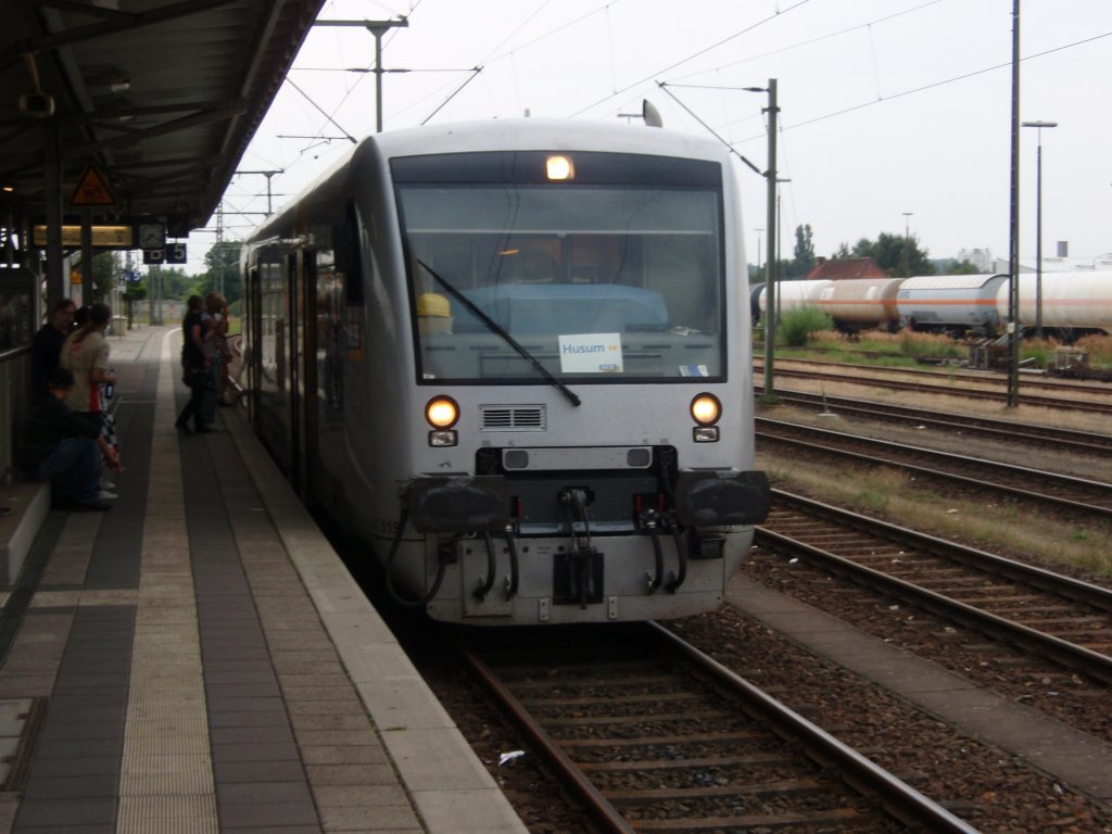 Ein VT 650 der Nord-Ostsee-Bahn als NOB nach Husum in Itzehoe. 08.08.2009
