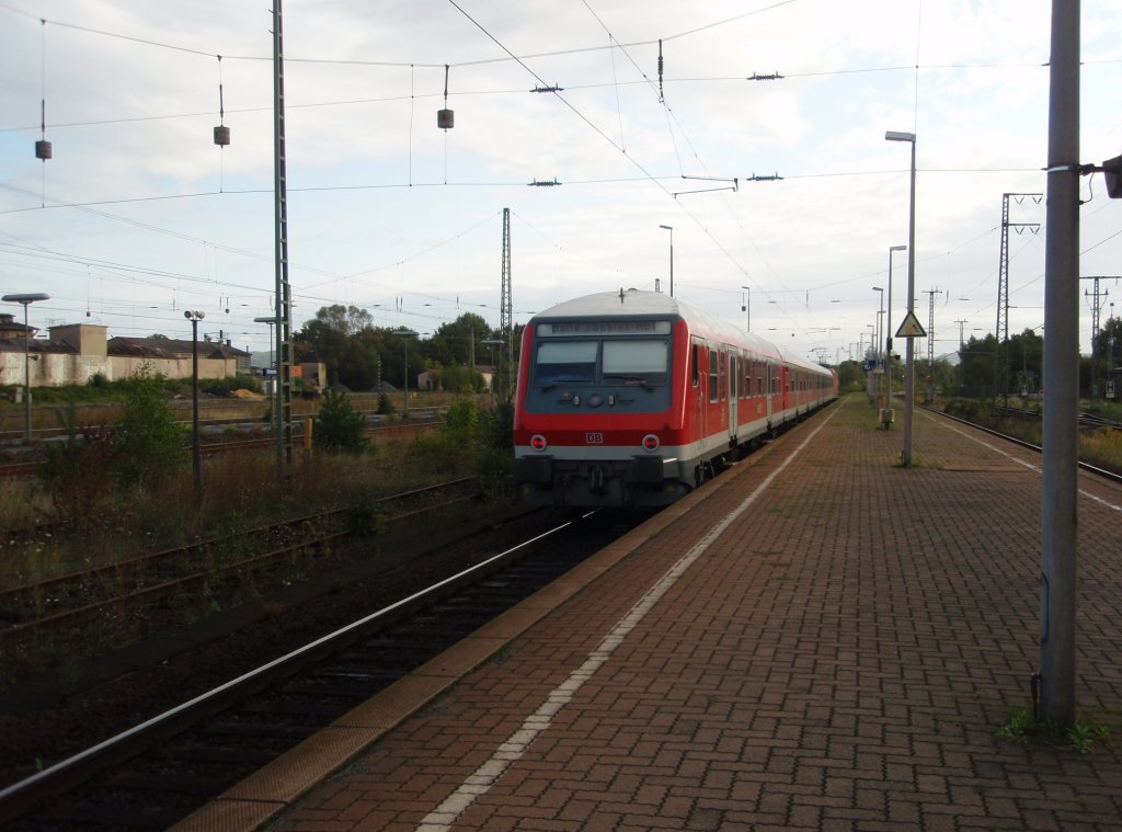 Ein Wittenberger Steuerwagen als RE Kassel Hbf - Halle (Saale) Hbf bei der Ausfahrt aus Eichenberg. 29.08.2009