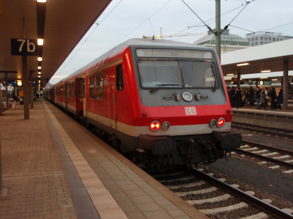 Ein Wittenberger Steuerwagen als RE nach Frankfurt (Main) Hbf in Mannheim Hbf. 21.11.2009

