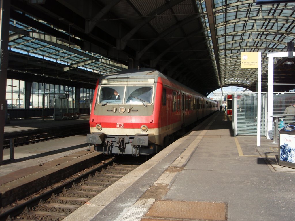 Ein Wittenberger Steuerwagen als RE 9 nach Kassel Hbf in Halle (Saale) Hbf. 27.02.2010