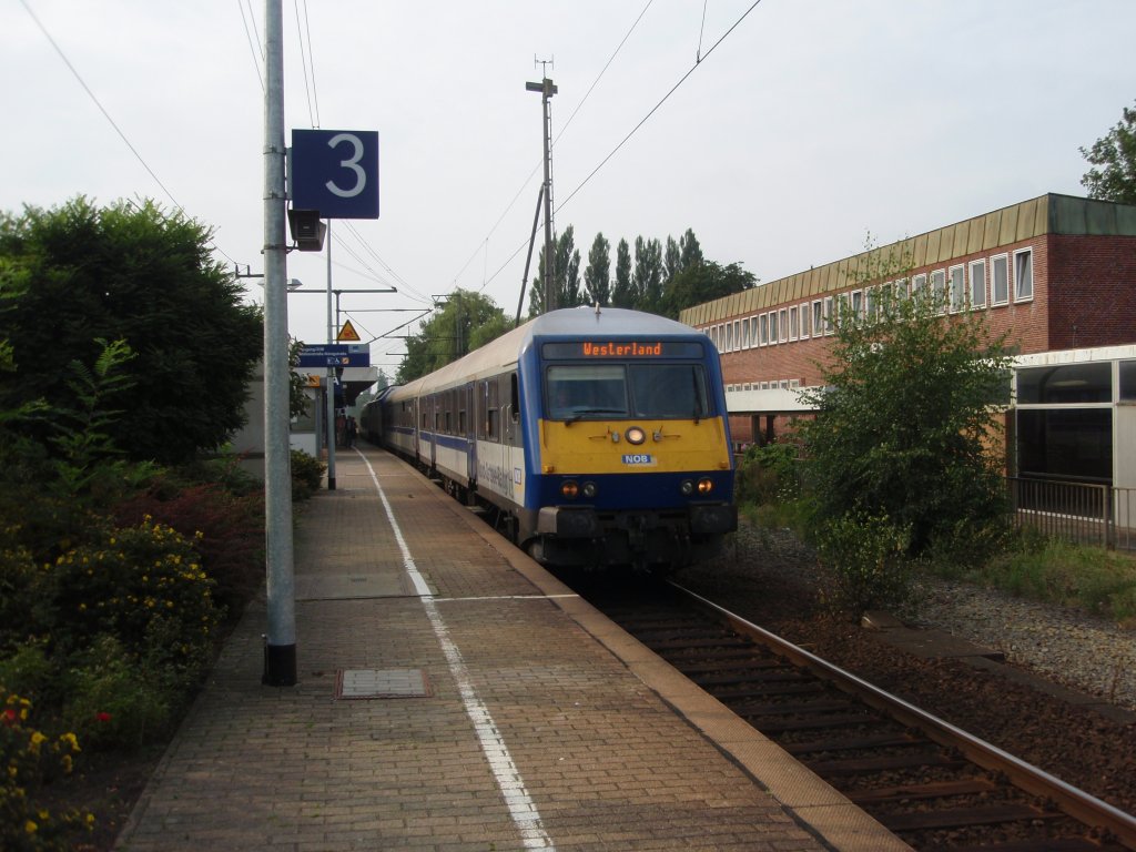 Ein Wittenberger Steuerwagen der Nord-Ostsee-Bahn als NOB Hamburg-Altona - Wsterland (Sylt) bei der Einfahrt in Elmshorn. 09.08.2009