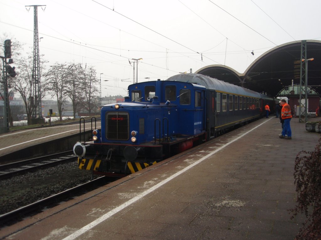 Eine KS230B im Rangierdienst in Mnchengladbach Hbf beim RE 13 Ersatzverkehr der eurobahn. 06.02.2010