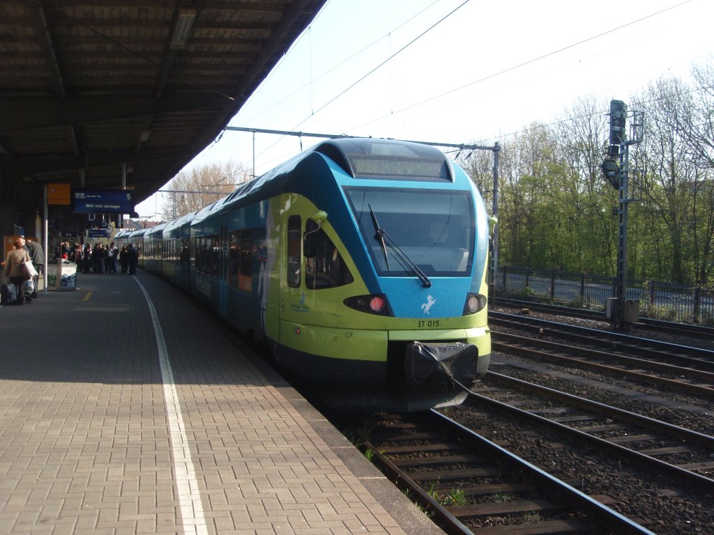 ET 015 der Westfalenbahn als RB 66 aus Mnster (Westf.) Hbf in Osnabrck Hbf. 16.04.2011