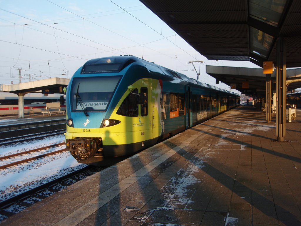 ET 015 der Westfalenbahn als RE 13 Ersatzverkehr der eurobahn nach Hagen Hbf in Hamm (Westf.). 19.12.2009