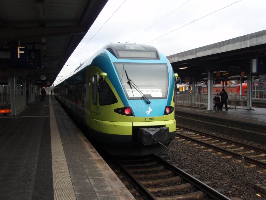 ET 015 der Westfalenbahn als RE 13 Ersatzverkehr der eurobahn aus Mnchengladbach Hbf in Hamm (Westf.). 25.12.2009