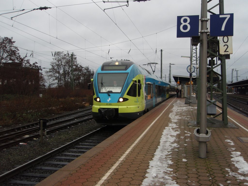 ET 015 der Westfalenbahn als RE 13 Ersatzverkehr der eurobahn Hamm (Westf.) - Mnchengladbach Hbf in Neuss Hbf. 25.12.2009