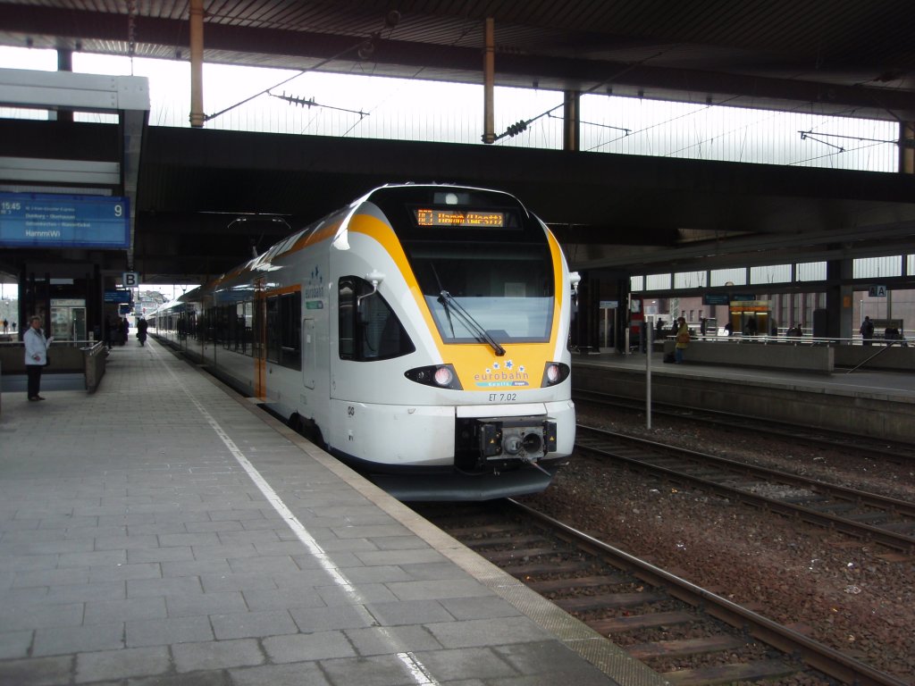 ET 7.02 der eurobahn als RE 3 nach Hamm (Westf.) in Dsseldorf Hbf. 03.04.2010 