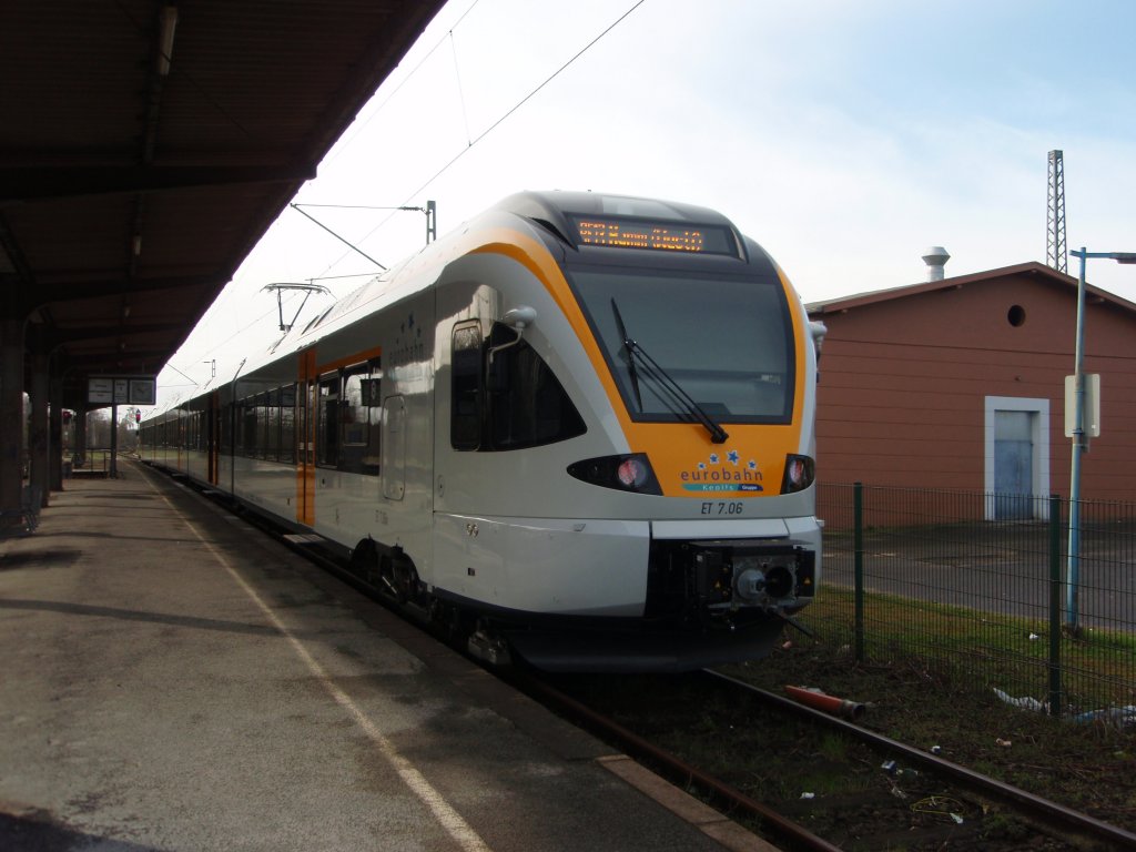 ET 7.06 der eurobahn als RE 13 nach Hamm (Westf.) in Kaldenkrichen. 03.04.2010