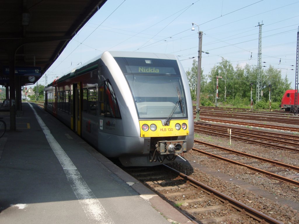 HLB 130 der Hessischen Landesbahn als HLB aus Nidda in Friedberg (Hess.). 29.05.2010 