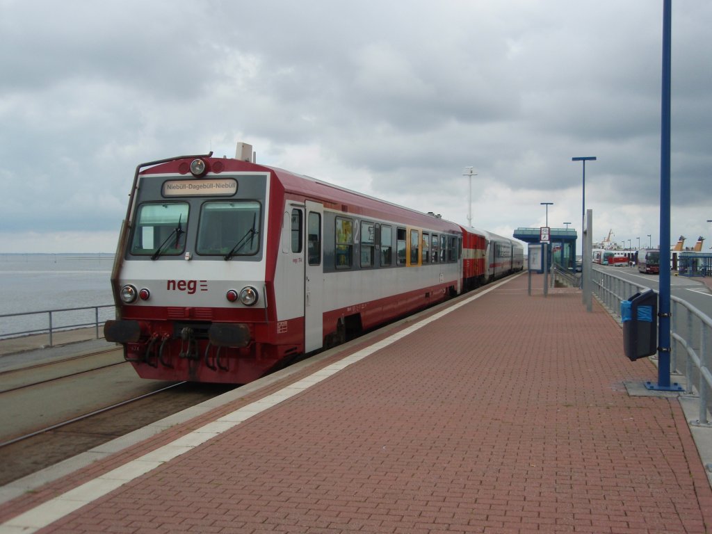 T 4 der Norddeutschen Eisenbahngesellschaft als neg nach Niebll in Dagebll Mole. 11.08.2009