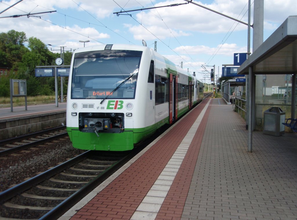 VT 008 der Erfurter Bahn als EB 3 Ilmenau - Erfurt Hbf in Neudietendorf. 18.07.2010