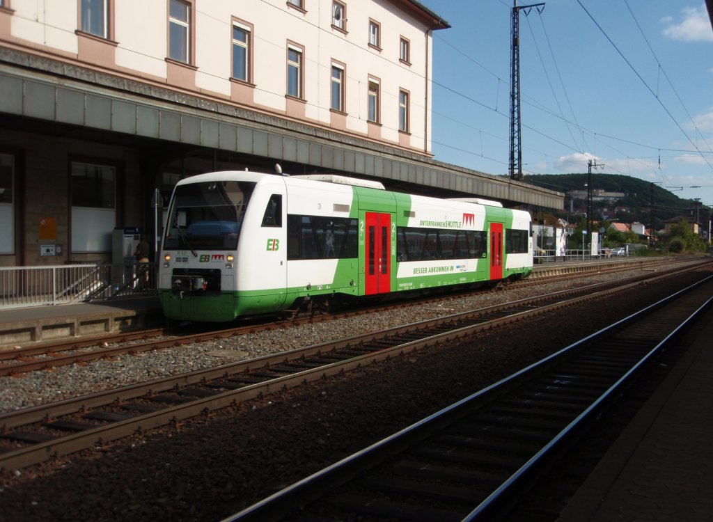 VT 021 der Erfurter Bahn als EB aus Bad Kissingen in Gemnden (Main). 12.09.2009