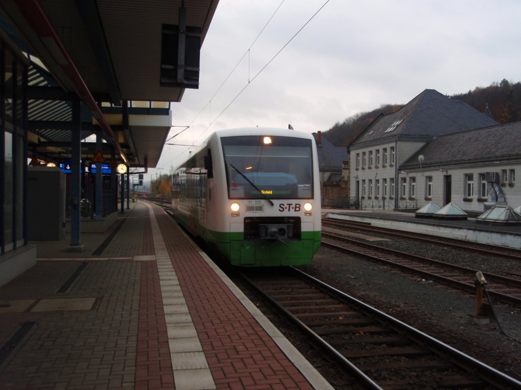 VT 105 der Sd-Thringen-Bahn als STB 1 nach Eisfeld in Eisenach. 07.11.2009