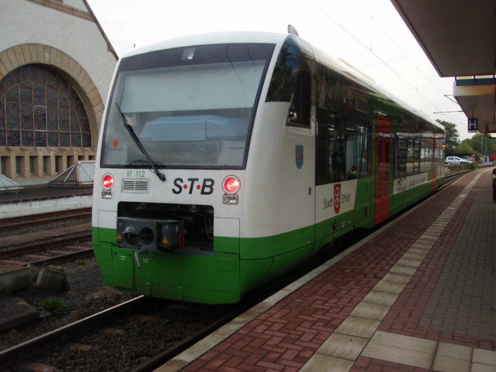 VT 112 der Sd-Thringen-Bahn als STB 1 aus Sonneberg (Thr.) Hbf in Eisenach. 10.10.2009
