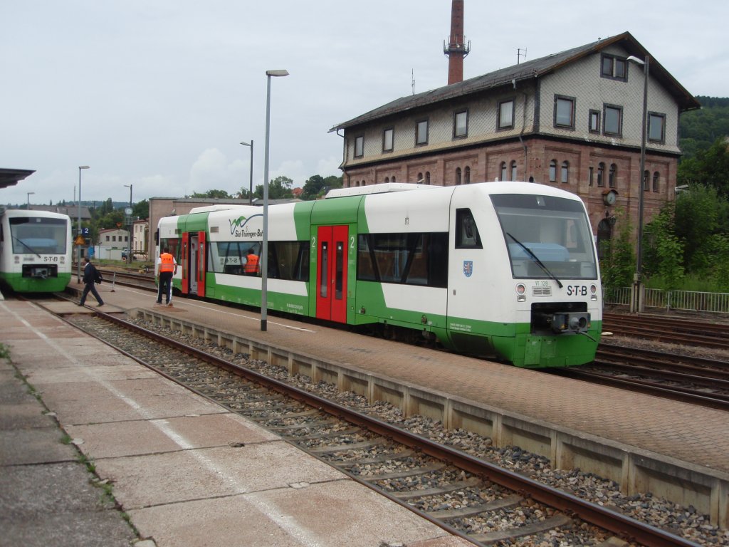 VT 128 der Sd-Thringen-Bahn als STB 1 aus Sonneberg (Thr.) Hbf in Meiningen. 29.07.2013