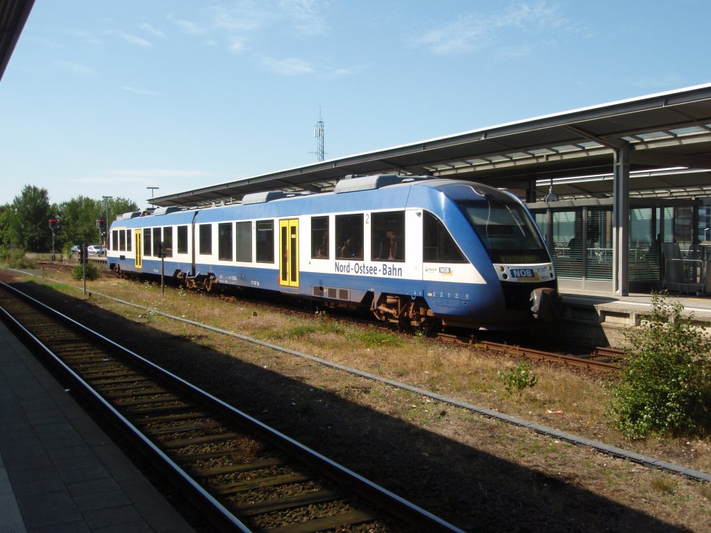 VT 307 der Nord-Ostsee-Bahn als NOB nach Bad St. Peter-Ording in Husum. 06.08.2009