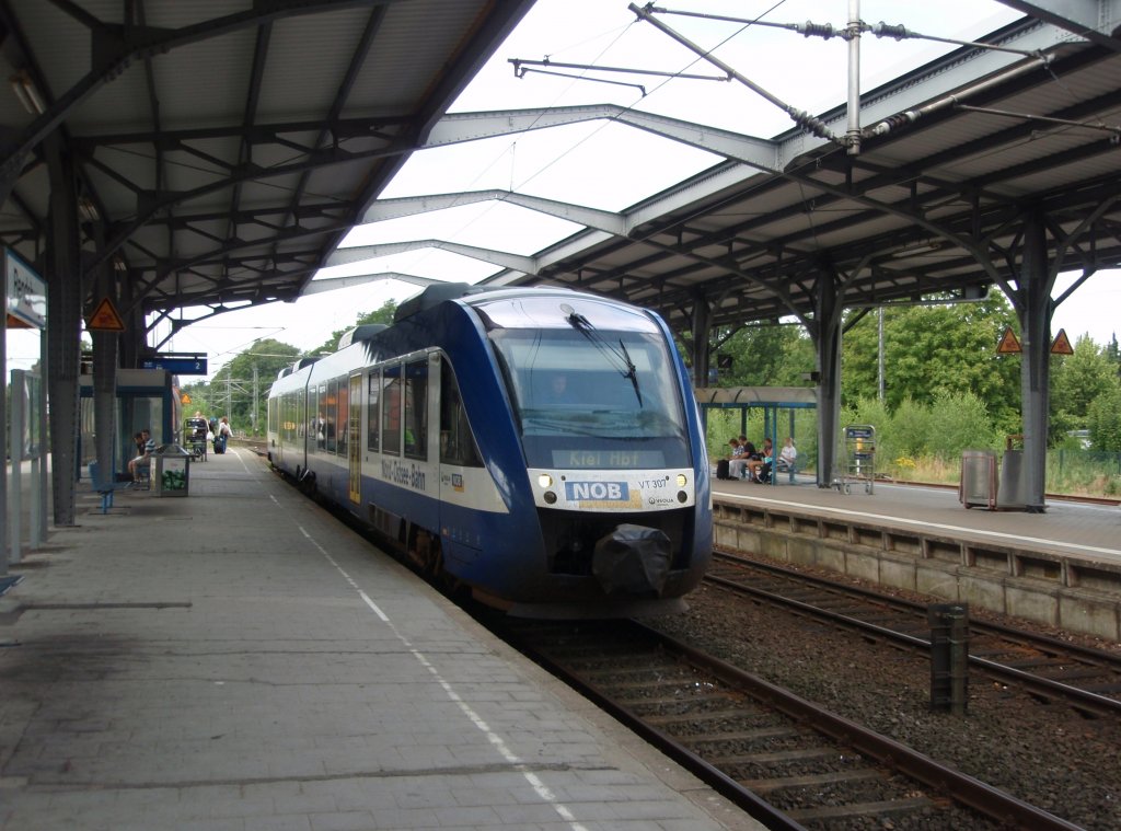 VT 307 der Nord-Ostsee-Bahn als NOB Husum - Kiel Hbf in Rendsburg. 09.08.2009