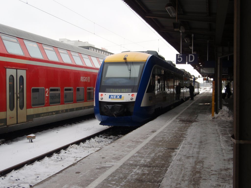 VT 802 der Veolia Verkehr Sachsen-Anhalt als HEX nach Thale Hbf in Magdeburg Hbf. 13.02.2010