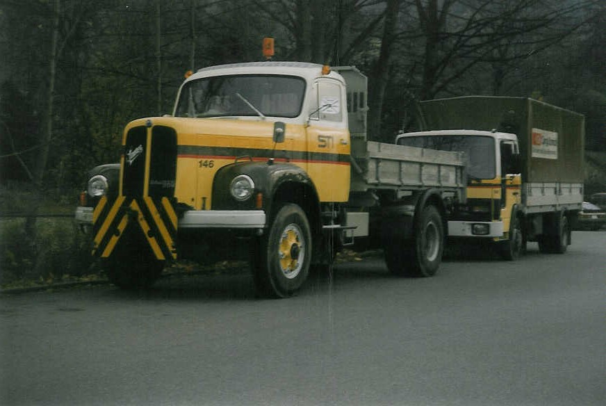 (015'736) - Aus dem Archiv: STI Thun - Nr. 146/BE 3349 U - Saurer am 11. November 1996 bei der Schifflndte Thun