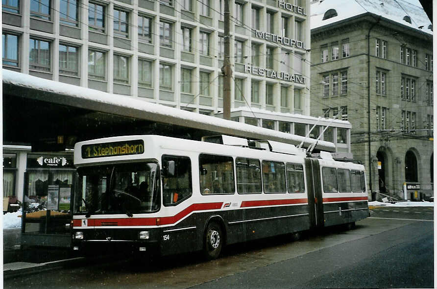 (030'031) - VBSG St. Gallen - Nr. 154 - NAW/Hess Gelenktrolleybus am 22. Mrz 2007 beim Bahnhof St. Gallen