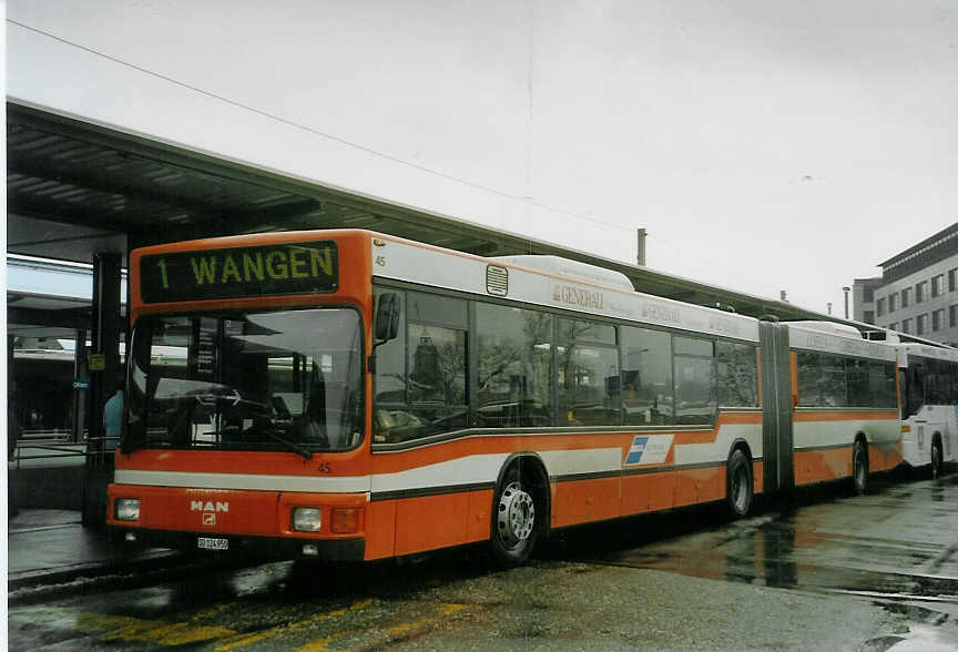 (082'230) - BOGG Wangen b.O. - Nr. 45/SO 124'950 - MAN (ex SOO Olten Nr. 45) am 29. Dezember 2005 beim Bahnhof Olten