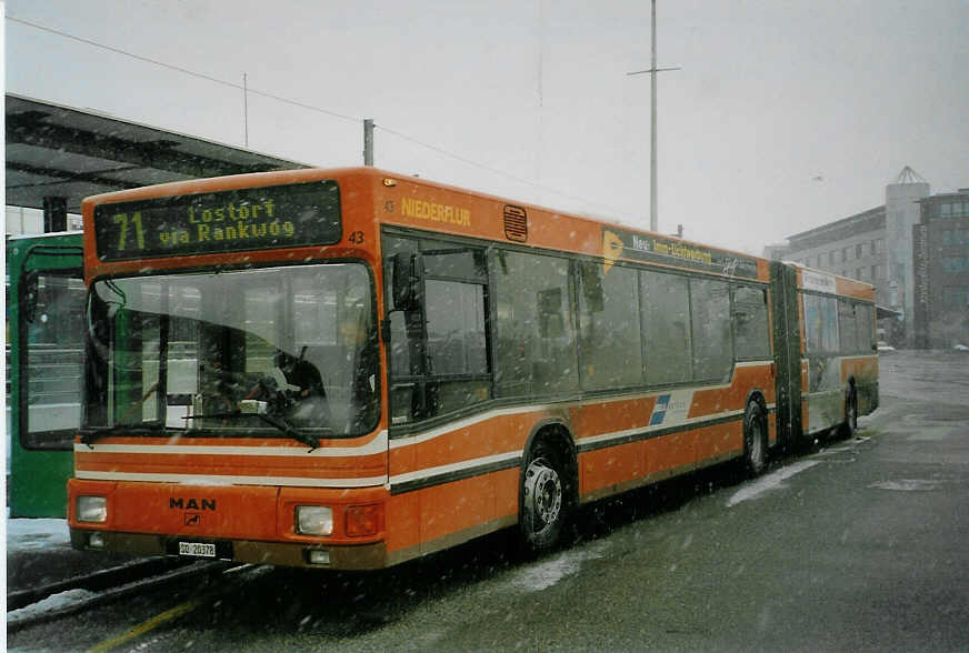 (082'305) - BOGG Wangen b.O. - Nr. 43/SO 20'378 - MAN (ex SOO Olten Nr. 43) am 29. Dezember 2005 beim Bahnhof Olten