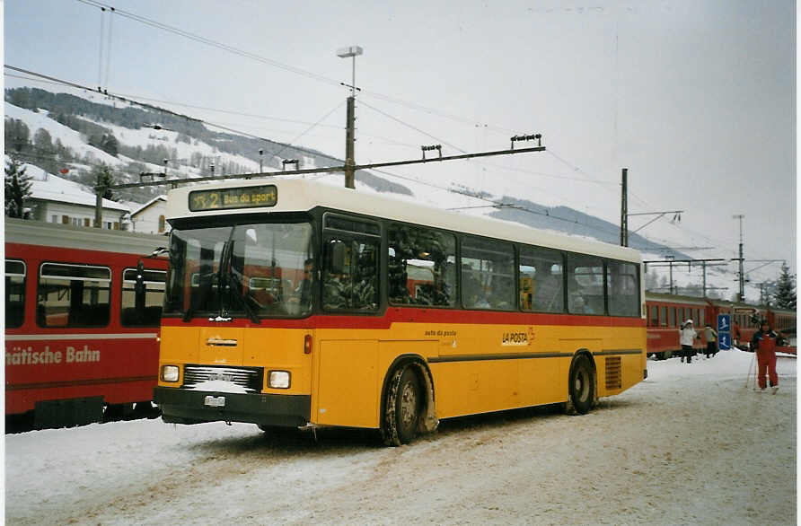 (082'411) - PostAuto Graubnden - GR 102'340 - NAW/Hess (ex P 24'456) am 1. Januar 2006 beim Bahnhof Scuol-Tarasp