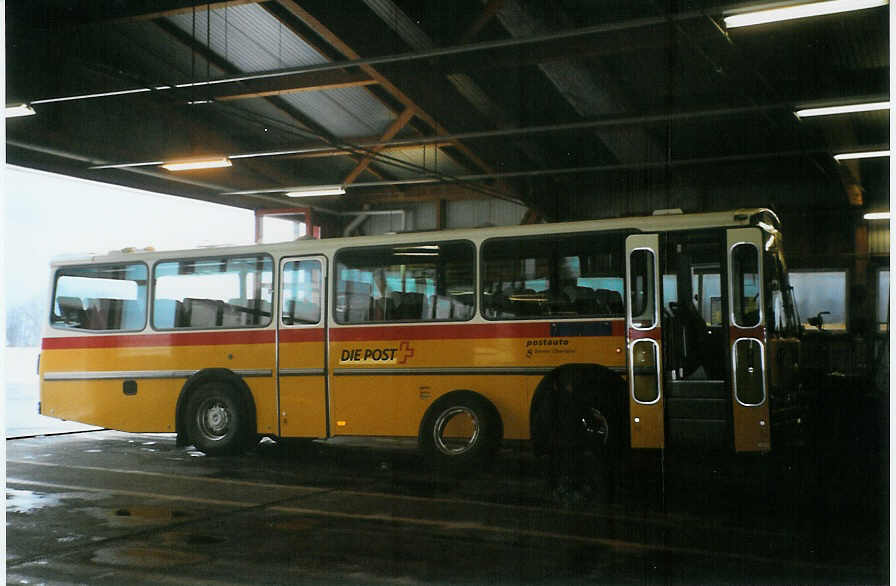 (082'422) - AVG Meiringen - BE 607'481 - Saurer/R&J (ex PostAuto Berner Oberland; ex P 24'357) am 3. Januar 2006 in Interlaken, Postgarage