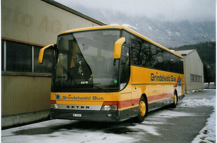 (082'427) - AVG Grindelwald - Nr. 23/BE 70'397 - Setra am 3. januar 2006 in Interlaken, Postgarage